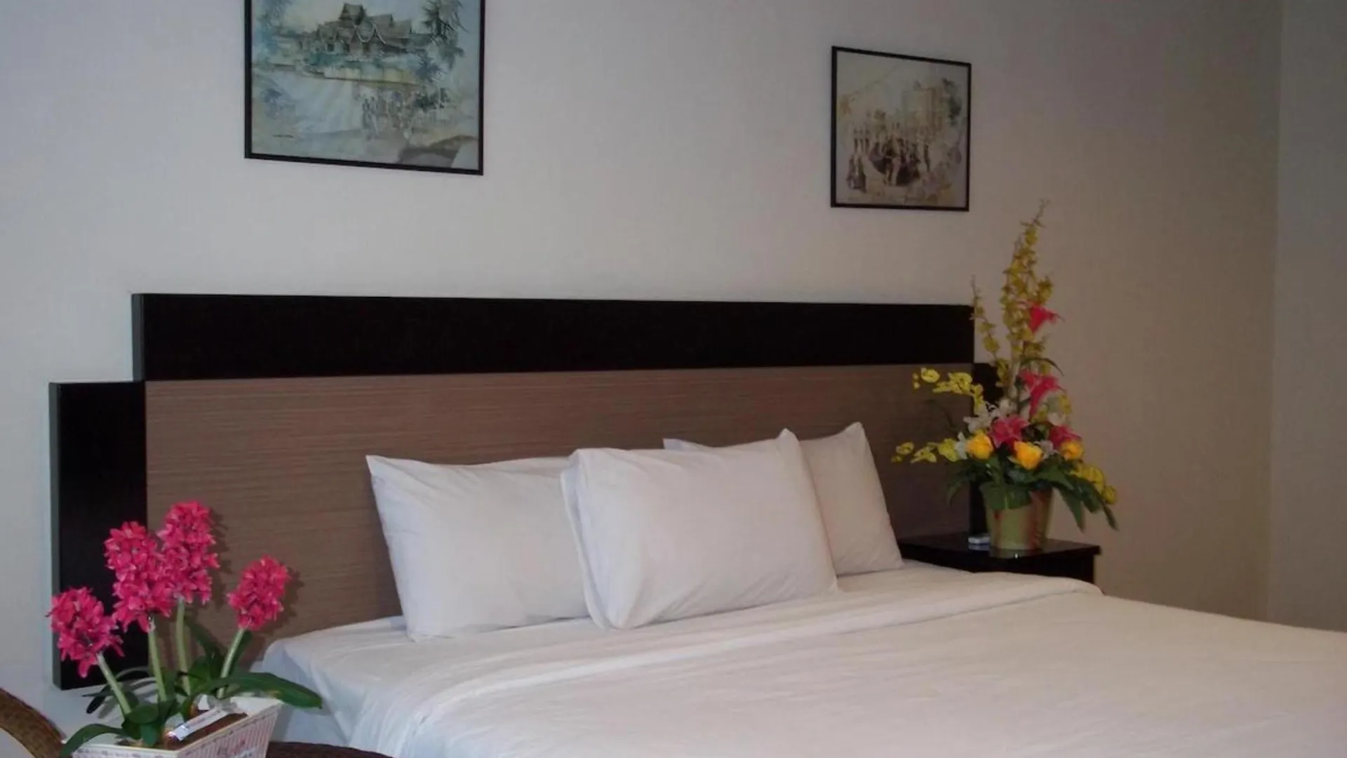 World Youth Hotel Ayer Keroh