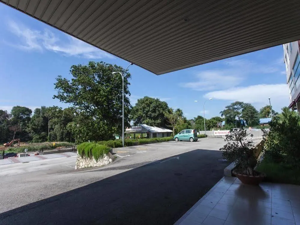 World Youth Hotel Ayer Keroh