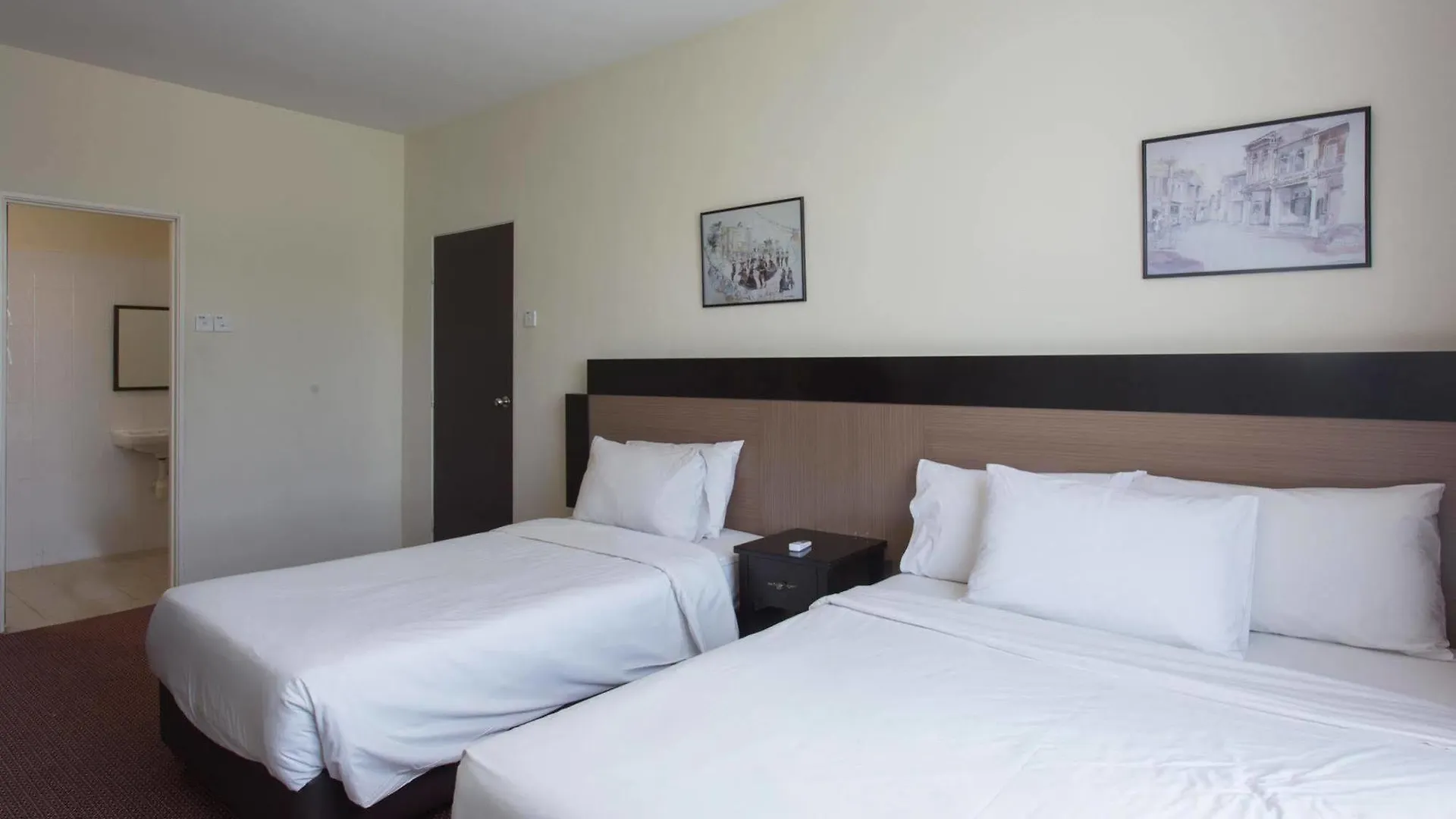 World Youth Hotel Ayer Keroh